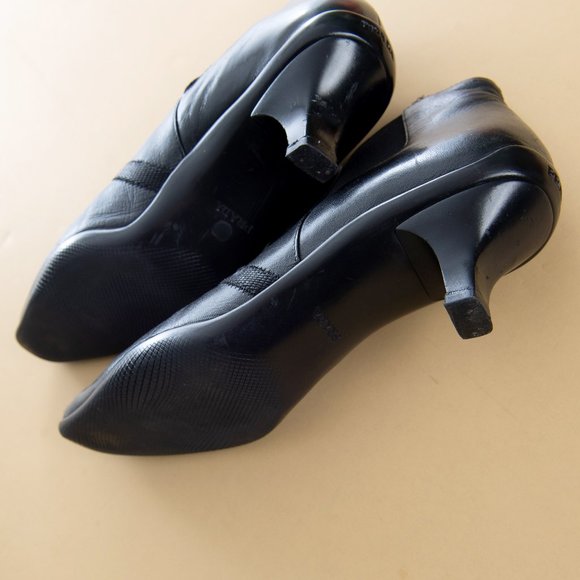 Authentic Prada Milano Women’s Leather Low Kitten Heel Bootie Size 36.5 EUC - Picture 3 of 5